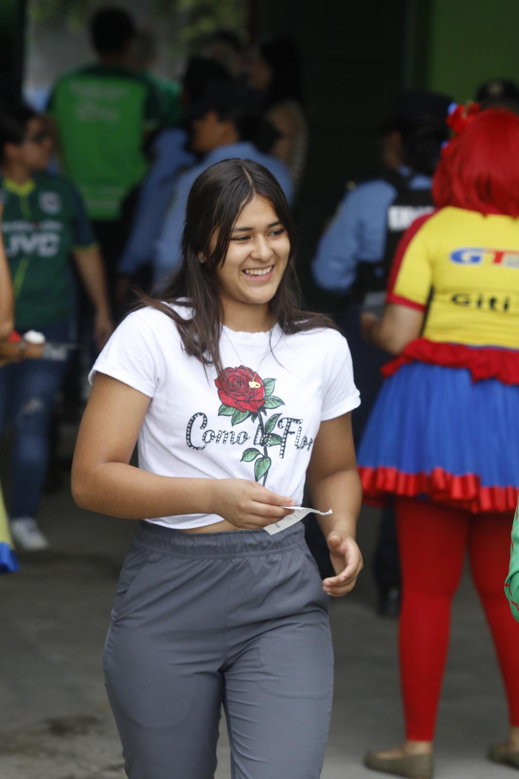 Las bellas chicas que fueron captadas en el estadio Yankel Rosenthal en juego de Marathón