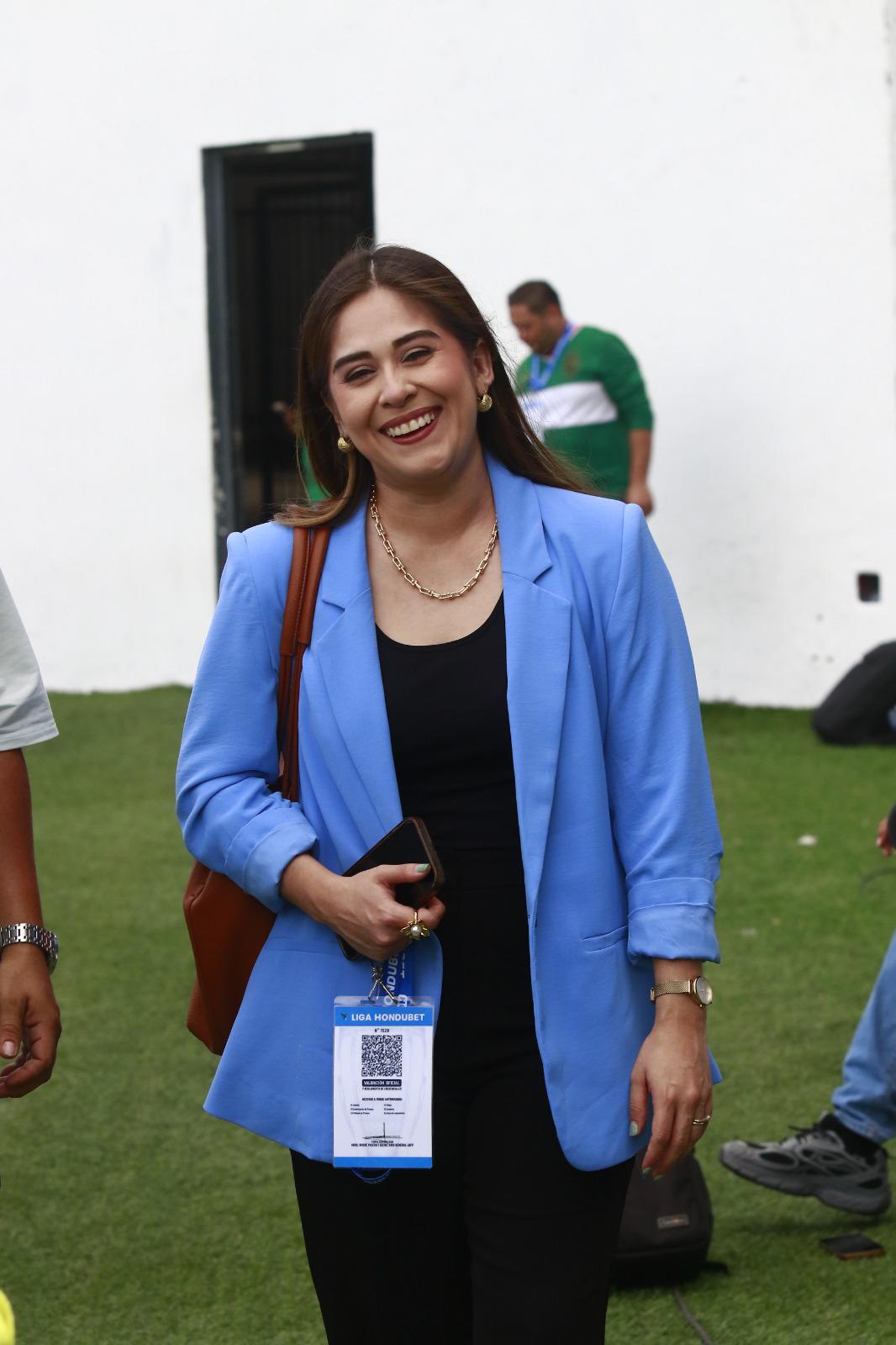 Novia de jugador captada, sorpresa con Wilmer Velásquez y villano de Olimpia ante Marathón
