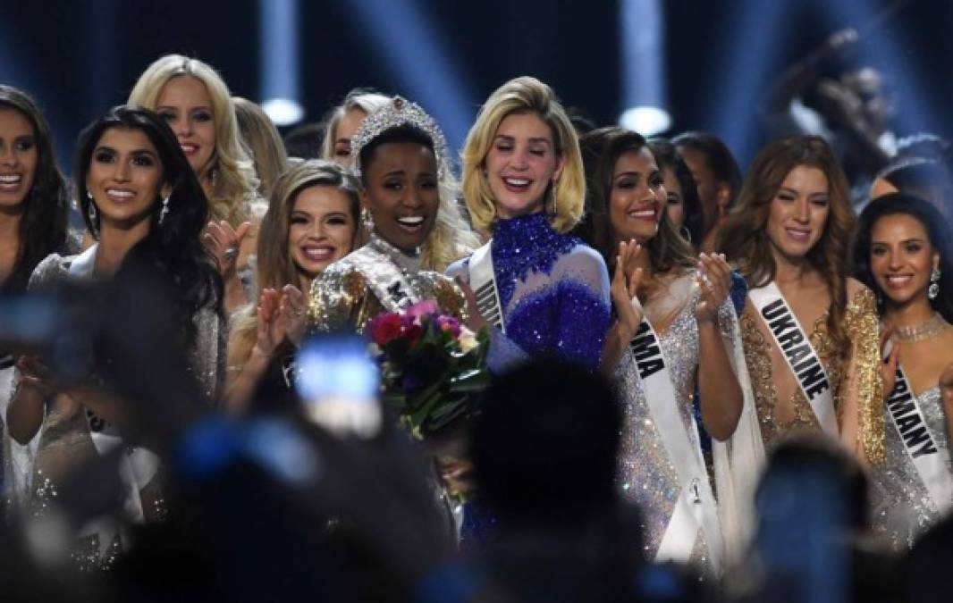 FOTOS: Llanto y emoción de Zozibini Tunzi al coronarse Miss Universo 2019