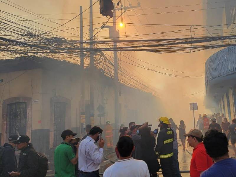 Esta es la segunda vez que los locales de la Avenida Cervantes son víctimas de incendio, incluyendo el icónico “Chinda Díaz”.