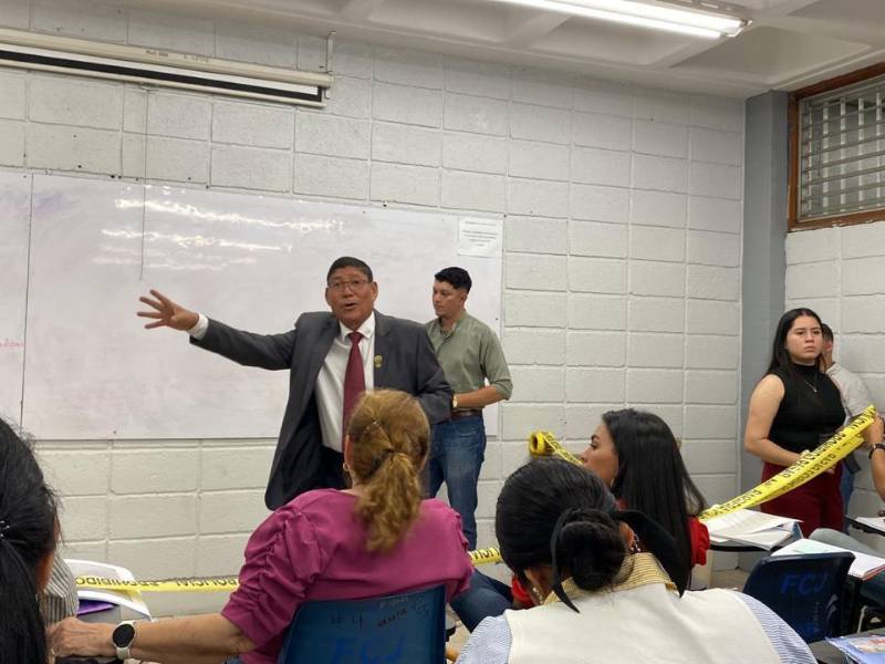 Con más de 15 años en investigación criminal, Gonzalo Sánchez contribuyó a modernizar el análisis de la escena del crimen en Honduras y ahora da clases en la academia.