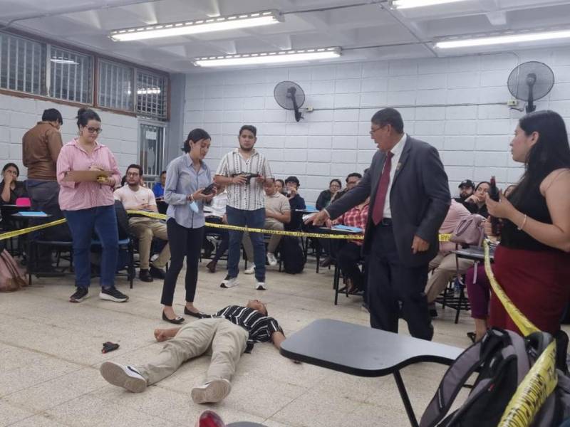 A sus 72 años, Gonzalo Sánchez continúa vinculado a la formación académica, transmitiendo su experiencia a nuevas generaciones.