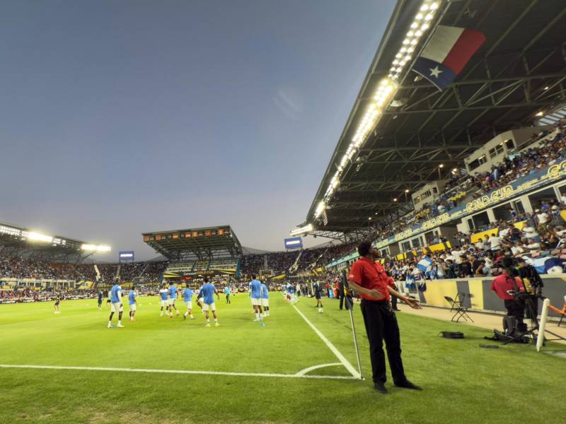 La afición hondureña se hizo presente al estadio Shell Energy.
