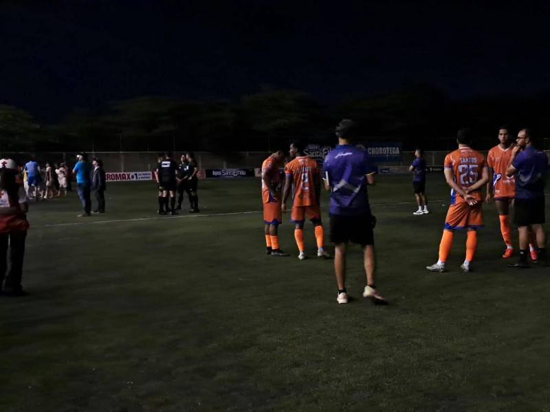 Olimpia con un poco de sufrimiento logró derrotar a UPN en un partido de apagones