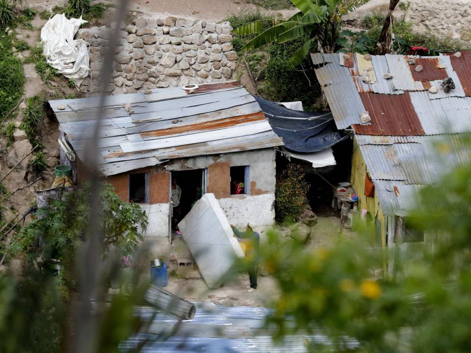 Al menos 20 familias huyeron de sus casas en la colonia Villa Nueva de la capital tras ser amenazados por estructuras criminales.