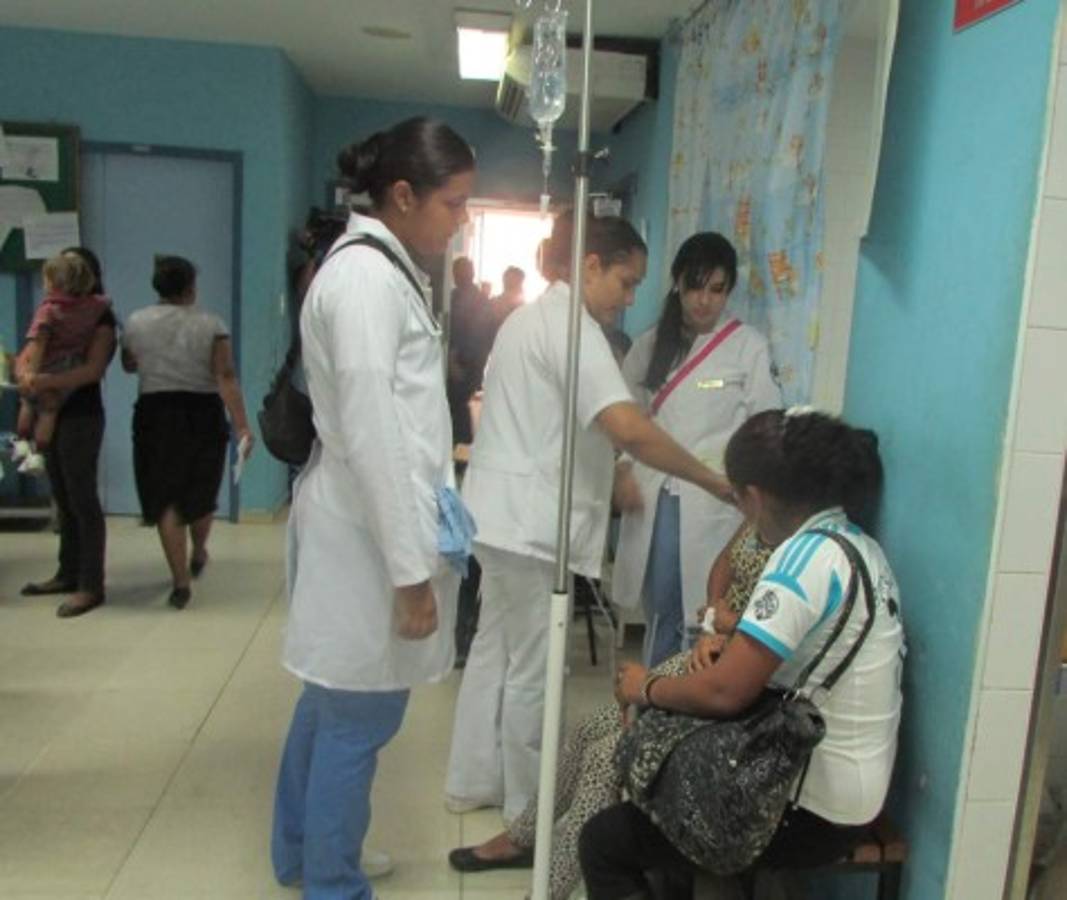 Unos 10 mil médicos y enfermeras están desempleados en Honduras