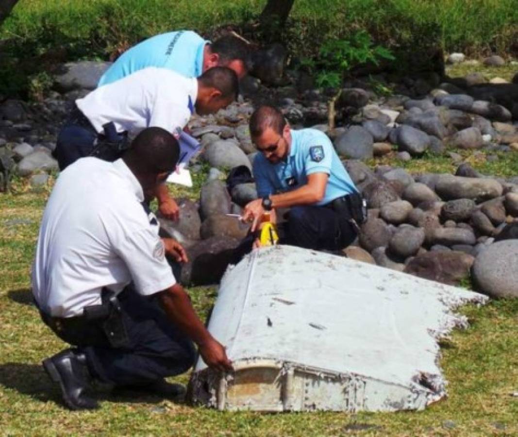 Analizarán restos de avión encontrados en La Reunión