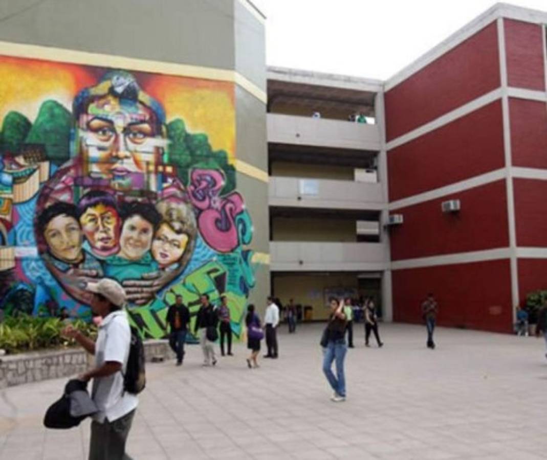 UNAH procede legalmente contra jóvenes que se tomaron edificio