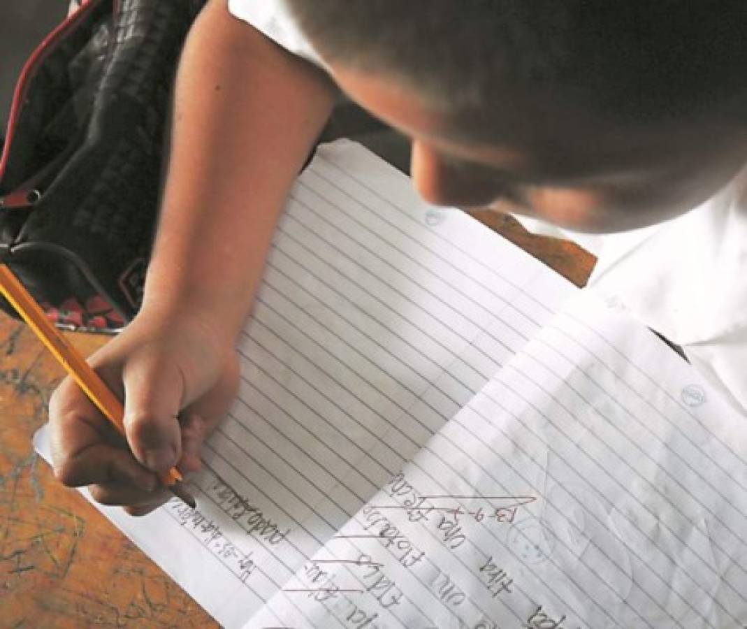 Honduras invertirá 60 millones en textos escolares