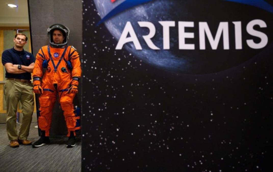 FOTOS: Así son los nuevos trajes espaciales que presentó la NASA