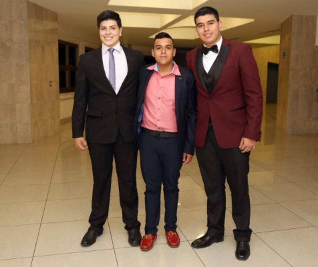 Seniors de la Nashville School celebraron su emotiva graduación