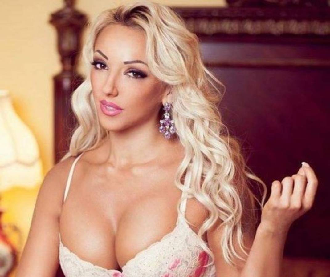 La conejita de Playboy rumana con más curvas que Kim Kardashian