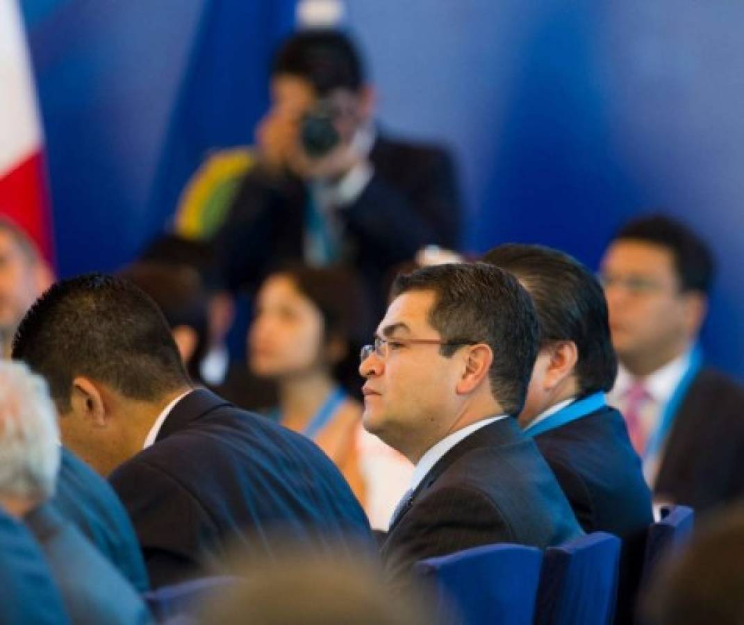 Presidente de Honduras asiste a cumbre del SICA en Guatemala