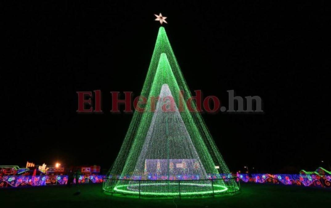 FOTOS: Luces, color y alegría en la Villa Navideña de Tegucigalpa