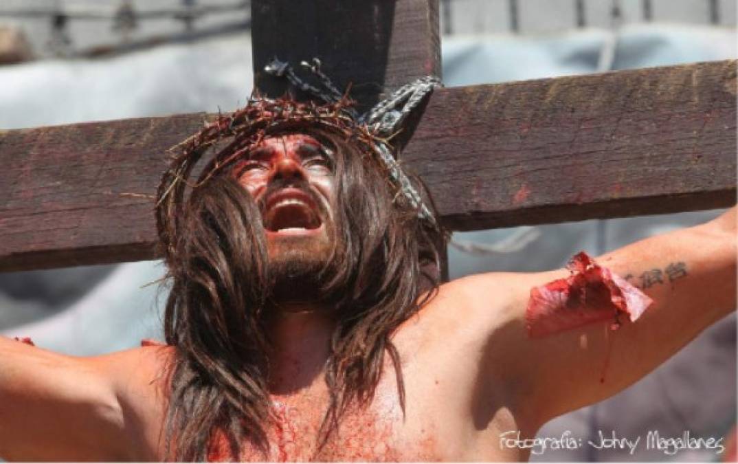 El espectacular Vía Crucis de Iglesia El Calvario que revive la pasión de Cristo