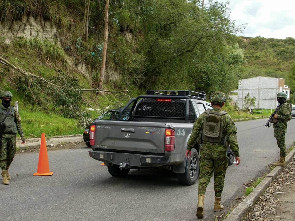 Soldiers check cars during a security operation on the alternative road to the Turi prison, in Cuenca, Ecuador, on January 9, 2024, a day after Ecuadorean President Daniel Noboa declared a state of emergency following the escape from prison of a dangerous narco boss. At least four police officers were kidnapped in Ecuador following a declaration of a 60-day state of emergency on January 8 after dangerous gang leader Adolfo Macias, also known as Fito, escaped from maximum security detention. (Photo by Fernando Machado / AFP)