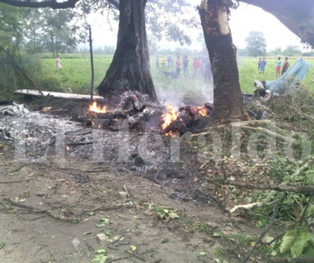 Dos personas muertas al estrellarse avioneta en el norte de Honduras