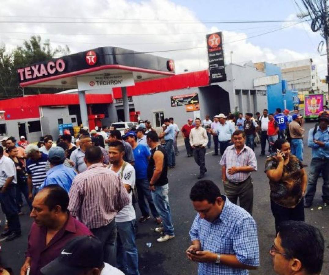 Exempleados del SANAA se toman primera avenida de Comayagüela