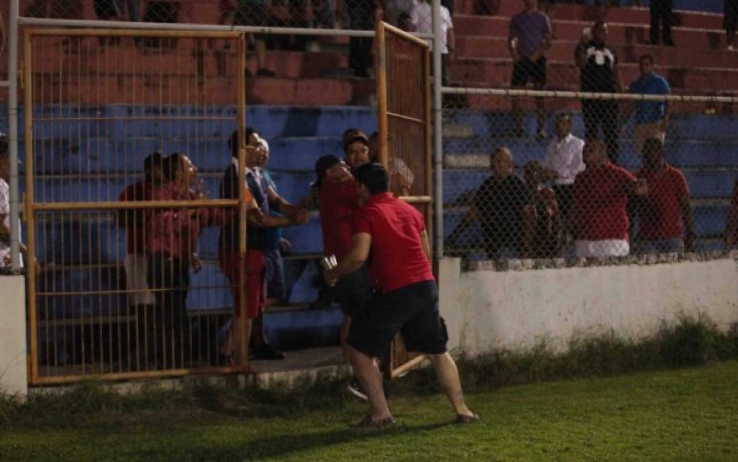 Fotos de la batalla campal en La Ceiba entre jugadores de Marathón y Vida