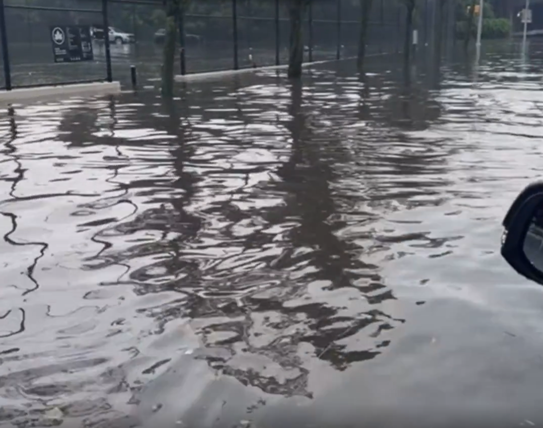 Fuerte lluvia genera caos en New Jersey previo a final del Mundial entre España y Argentina