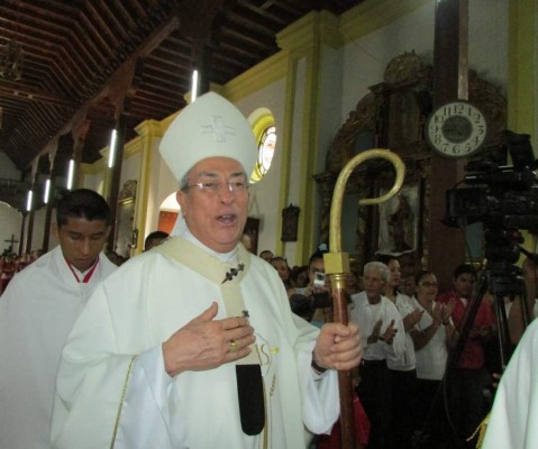 Cardenal hondureño oficia Misa Crismal en Danlí