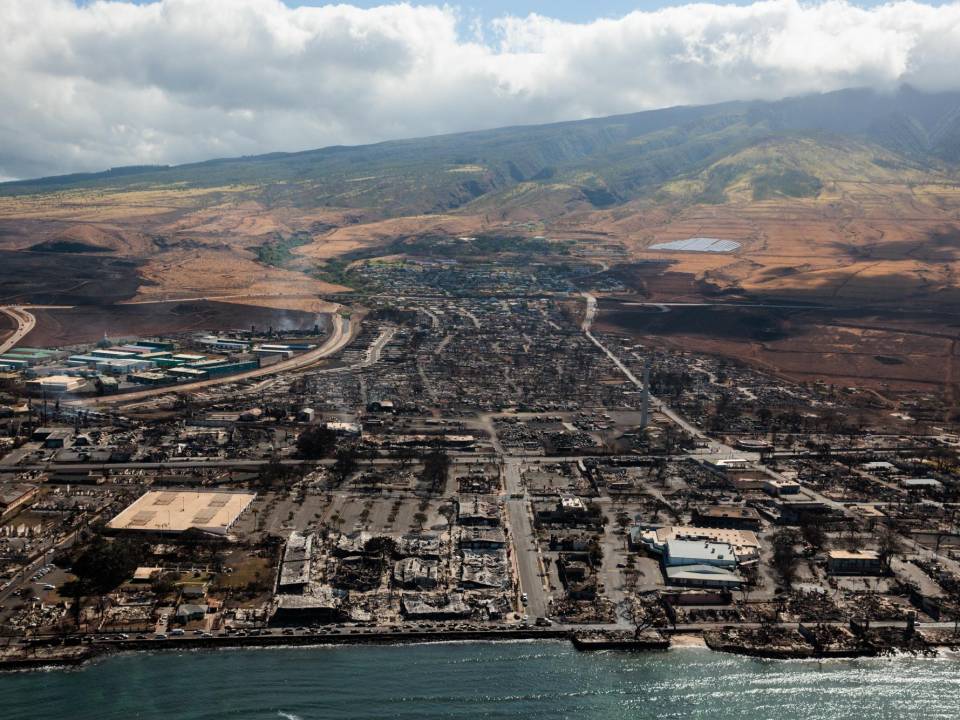 La ciudad de Lahaina en la isla de Maui fue devastada por incendios forestales. Partes de la región sufren una severa sequía.