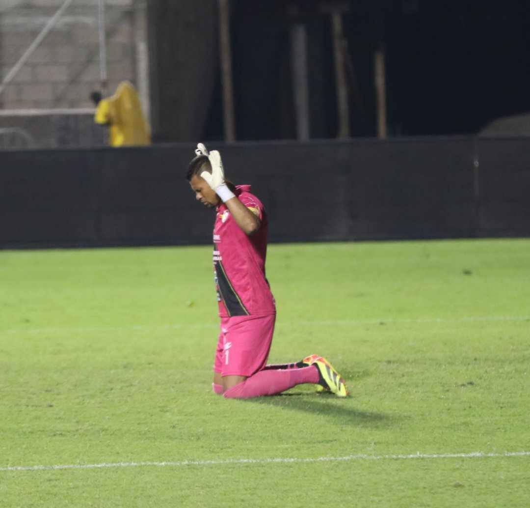 Chica viral de TikTok presente, lo que hizo Diego Vázquez y bellas damas en triunfo de Motagua