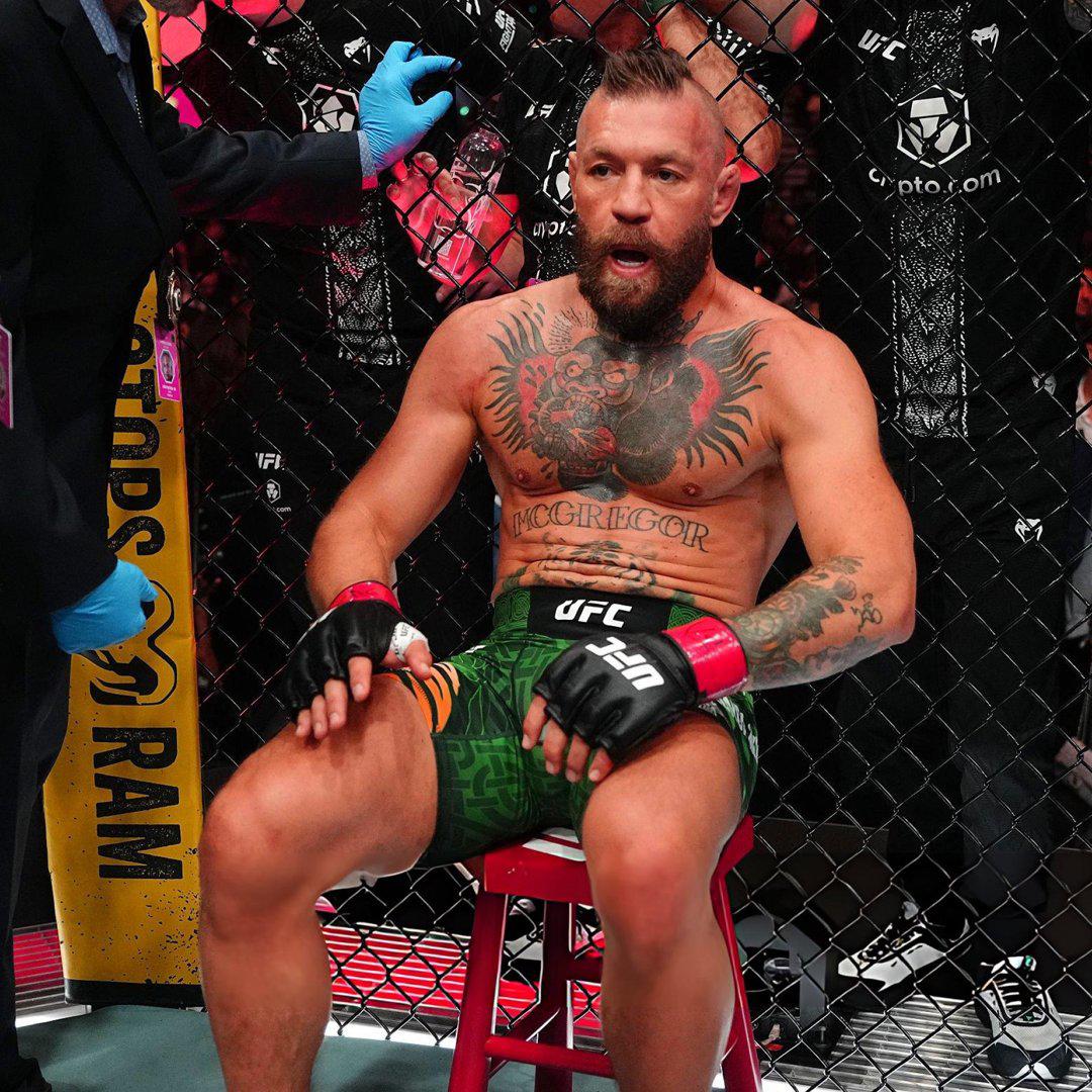 Conor McGregor fue derrotado en un minuto por Max Holloway y se conoce lo que sufrió