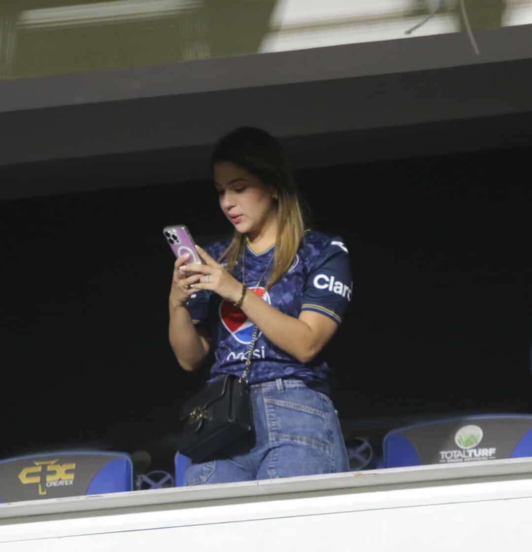 Las bellas chicas que engalanaron en el clásico entre Motagua y Marathón