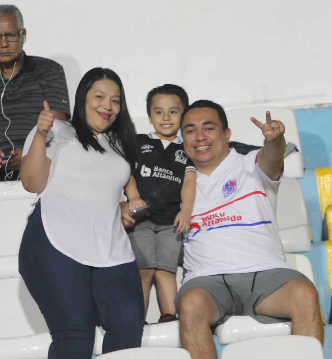 Afición del Xelajú sorprenden en el Nacional, llegada de la Ultra Fiel y la belleza del Olimpia