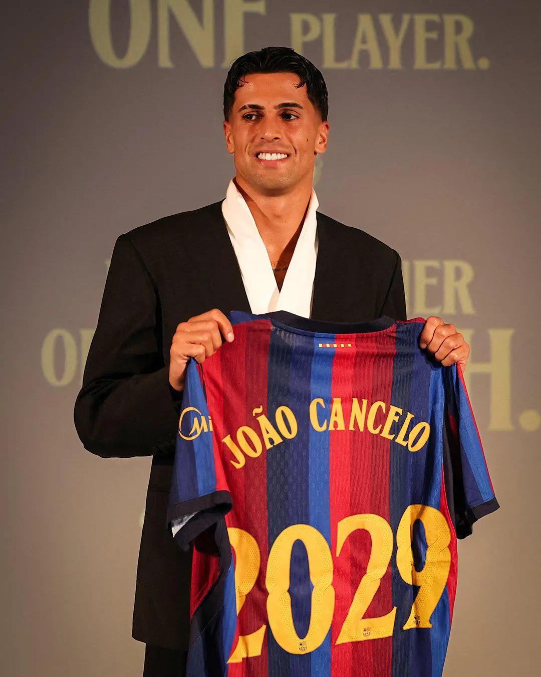 Benzemá es rechazado, Real Madrid le busca equipo y Barcelona confirma otro fichaje