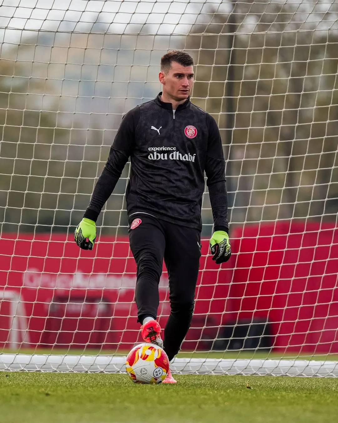 Fichajes: Analiza irse si sigue Arbeloa en Real Madrid y jugador descarta llegar al Barcelona