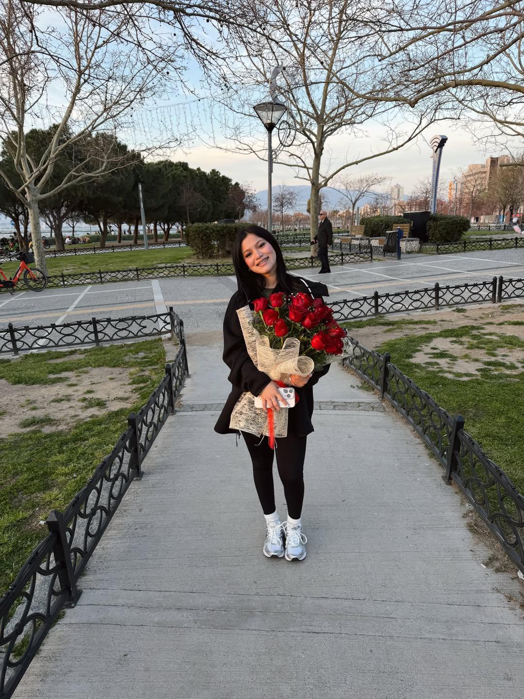 Futbolista hondureño sorprende a linda influencer: Se la llevó para Europa y el regalo que le dio