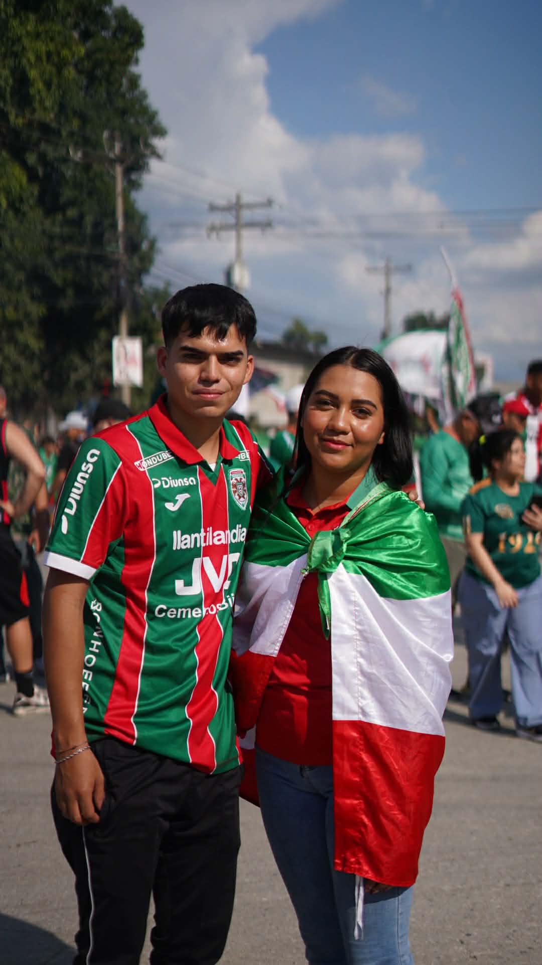 Gringas y periodista se roban el show: Las bellas chicas en la final Marathón vs Olimpia