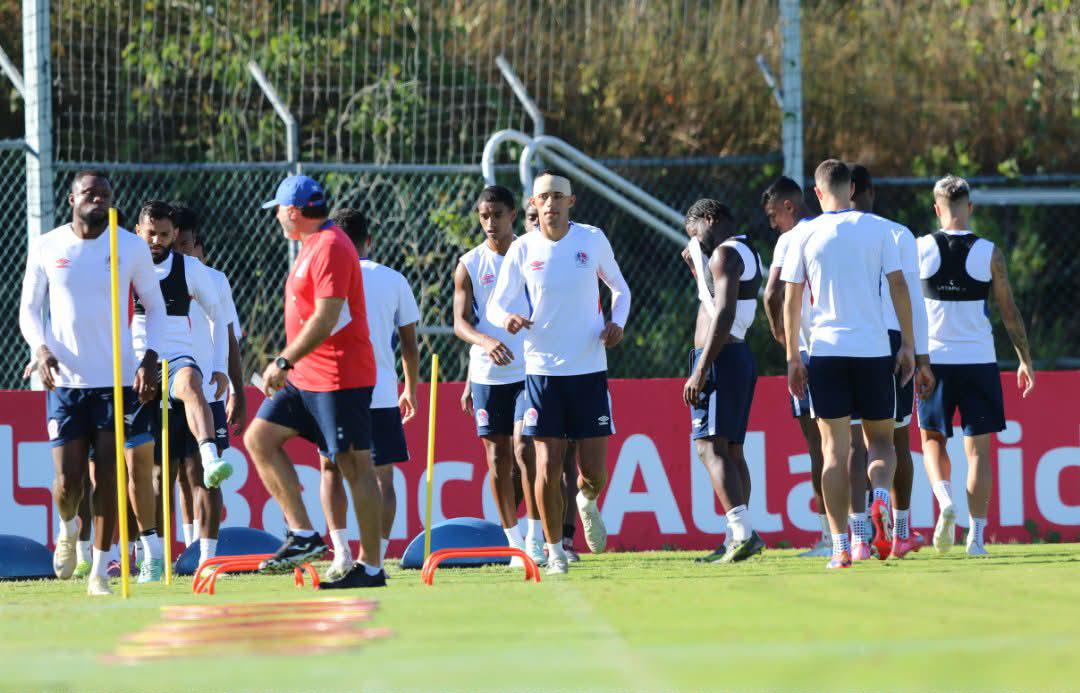 Olimpia con alta y jugador preocupa por lesión: Así se preparan los leones para la final ante Marathón