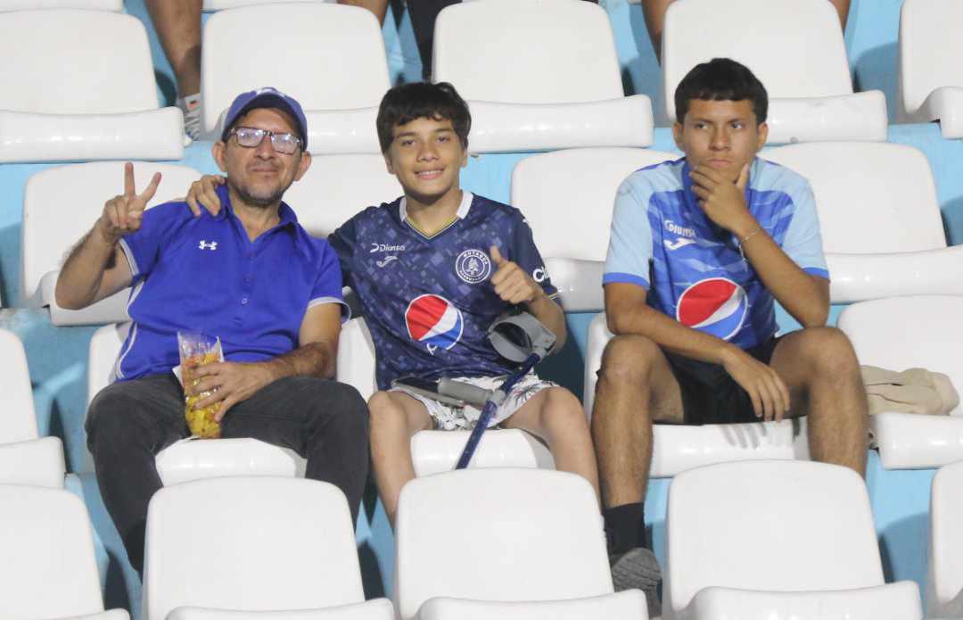 Llegó un campeón, sorpresa de la ´Revo´ y bonito ambiente previo al Motagua vs Real España