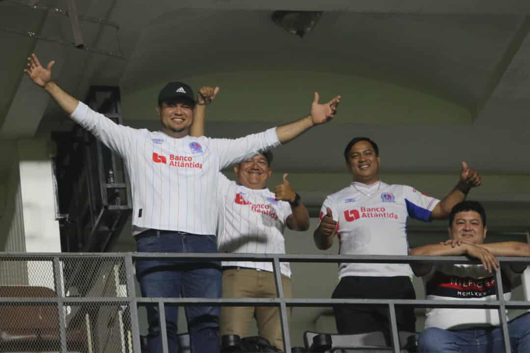 Afición del Xelajú sorprenden en el Nacional, llegada de la Ultra Fiel y la belleza del Olimpia