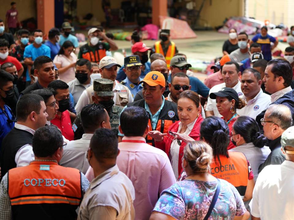La presidenta Xiomara Castro durante una visita a un albergue de la zona norte de Honduras el 25 de septiembre.