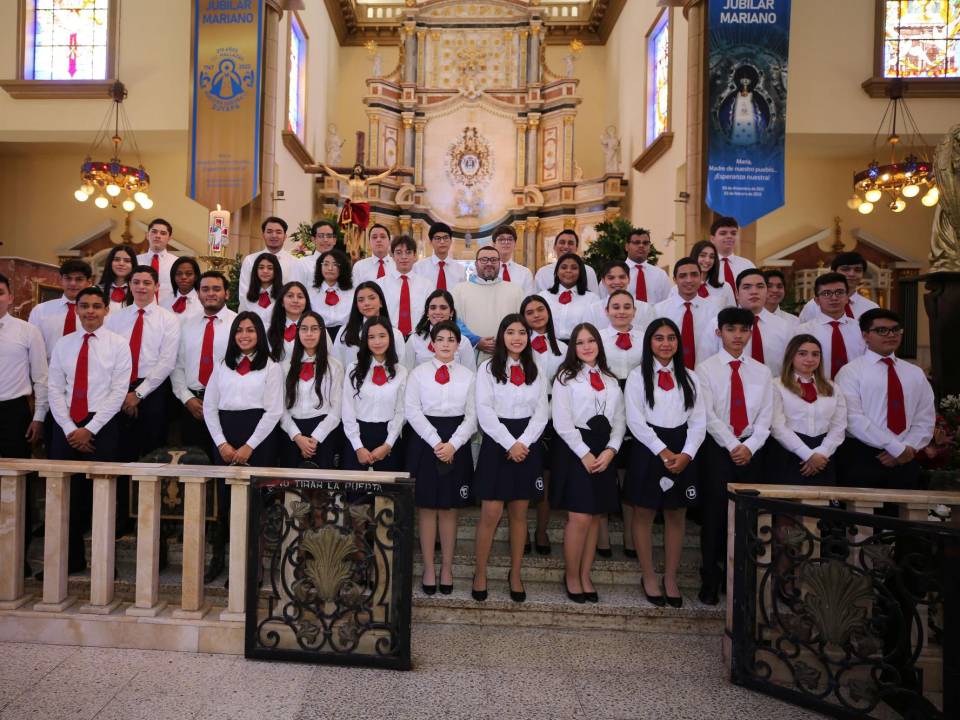 Tras dos años lejos del presencialismo, los 55 seniors de la generación 2022 retomaron la tradición de celebrar una eucaristía de acción de gracias.