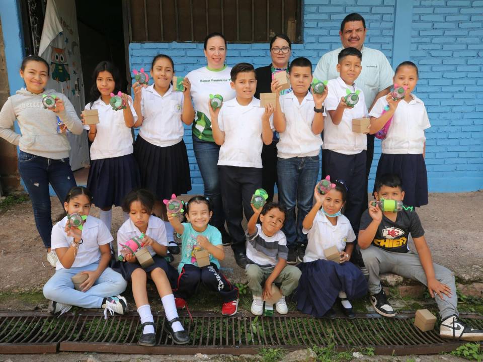 El club ecológico de la escuela José Simón Azcona ahora tiene las herramientas para forjar un futuro verde.