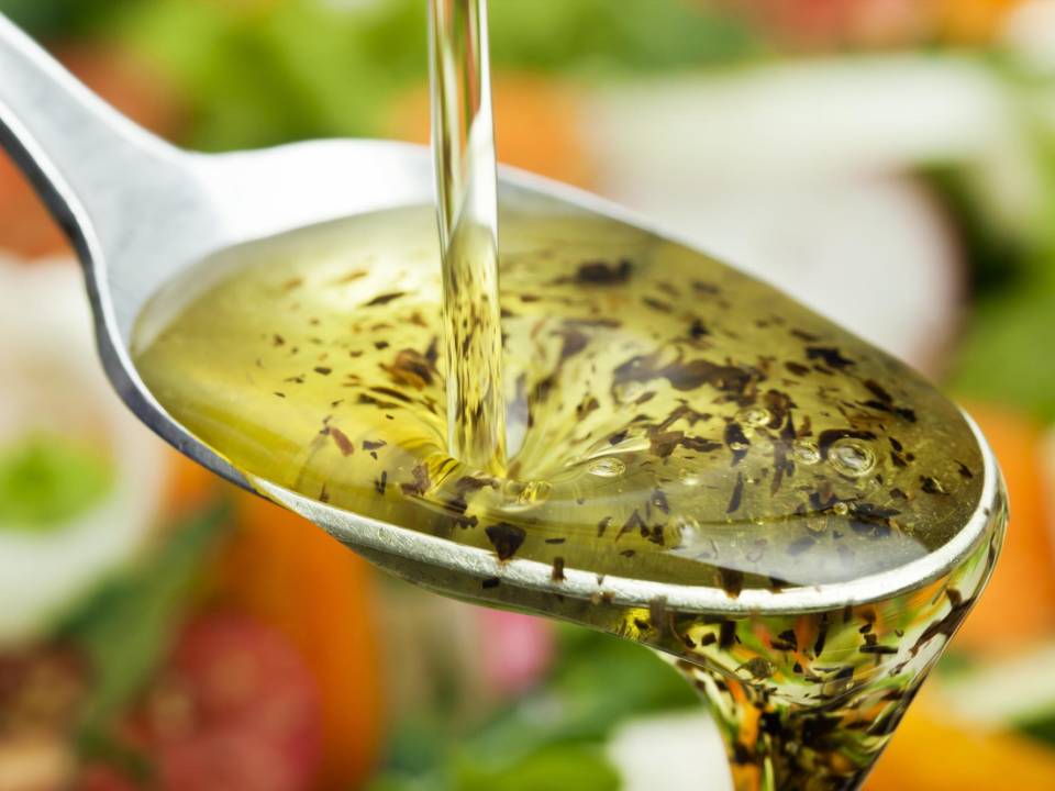 Unos cuantos ingredientes acentúan aún más el intenso sabor del aceite de oliva.