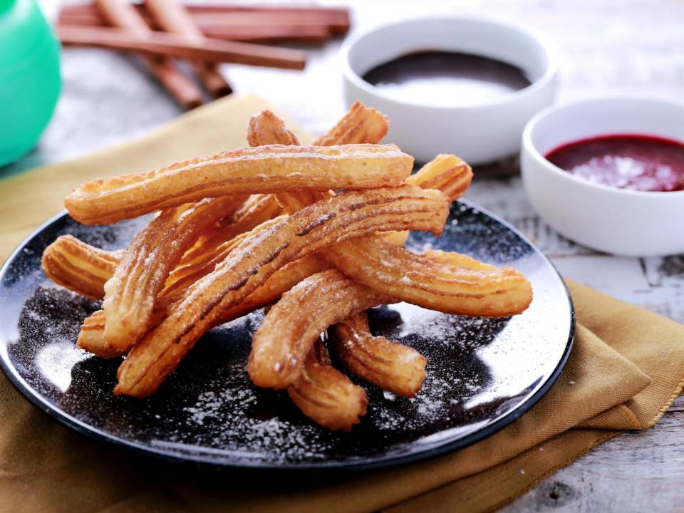 Esta tradición, bañada de azúcar y salsas como caramelo y ganache, tiene su origen en China.