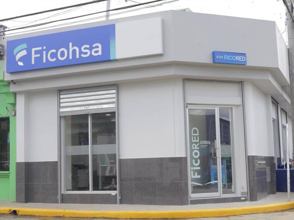 La nueva agencia de Ficohsa está ubicada en barrio El Jazmín, calle El Calvario, donde ofrecerán a los clientes una atención personalizada y servicios financieros innovadores.