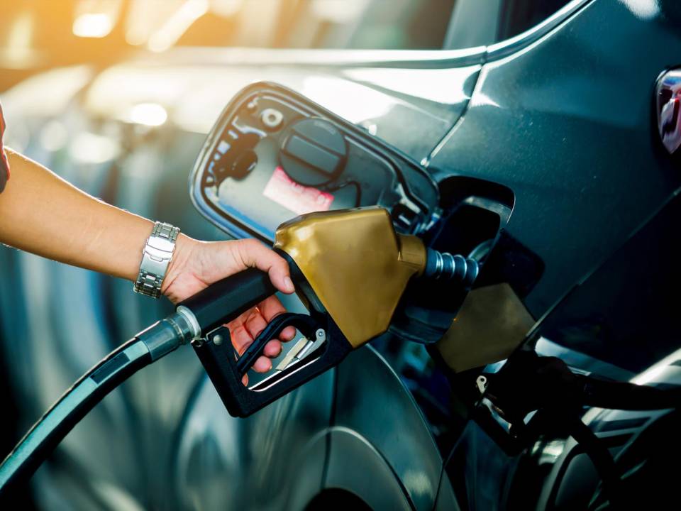 Fomentar hábitos inteligentes de ahorro siempre será un atino, sobre todo cuando se trata de un consumo recurrente, como llenar el tanque de combustible de tu vehículo.