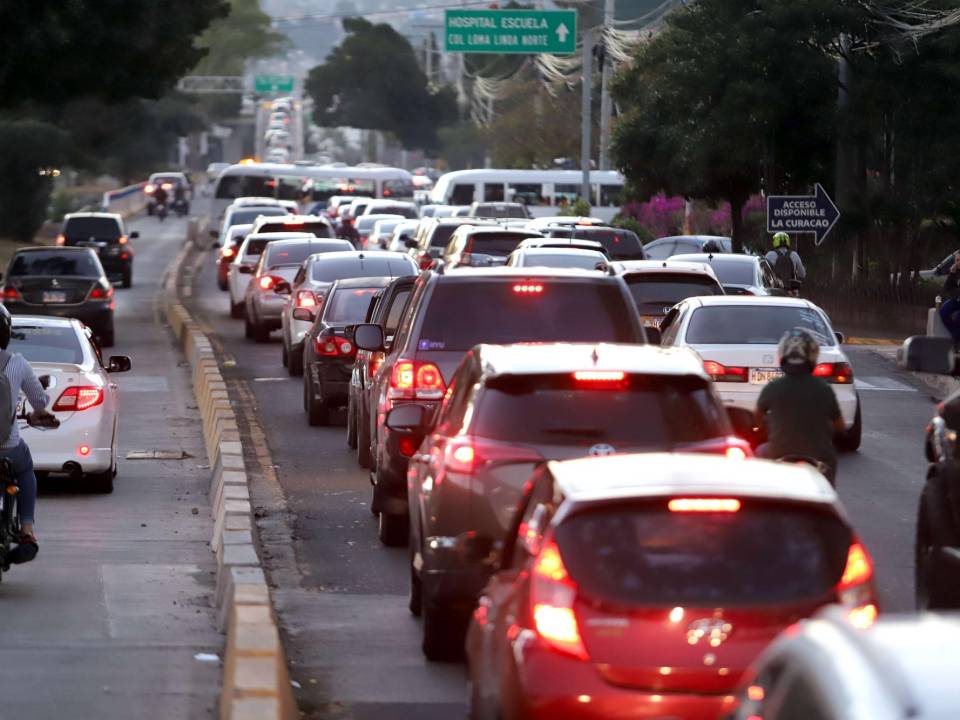 En la capital hay medidas de alivio vial para mejorar el tráfico.