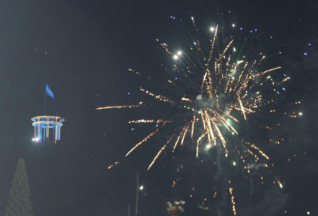 Polémica en Olimpia vs Marathón, jugadores fueron encarados por barras y lindas chicas