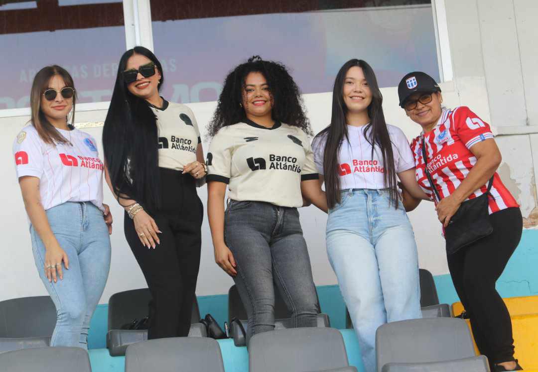 El estadio Nacional fue una pasarela: Bellas chicas llegaron al Olimpia vs Real España