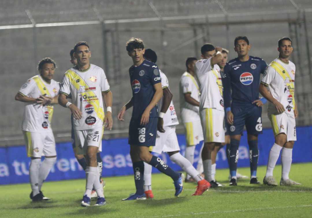 Chica viral de TikTok presente, lo que hizo Diego Vázquez y bellas damas en triunfo de Motagua