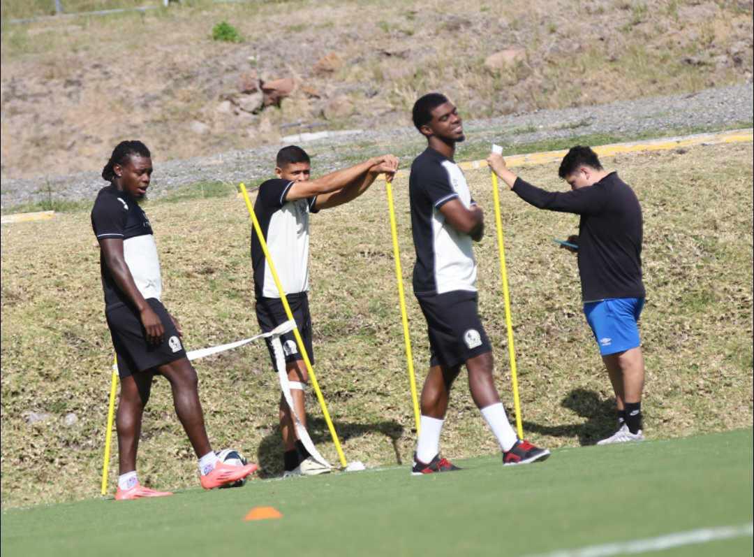 Olimpia no contó con tres futbolistas por lesión y regresa jugador que estaba marginado