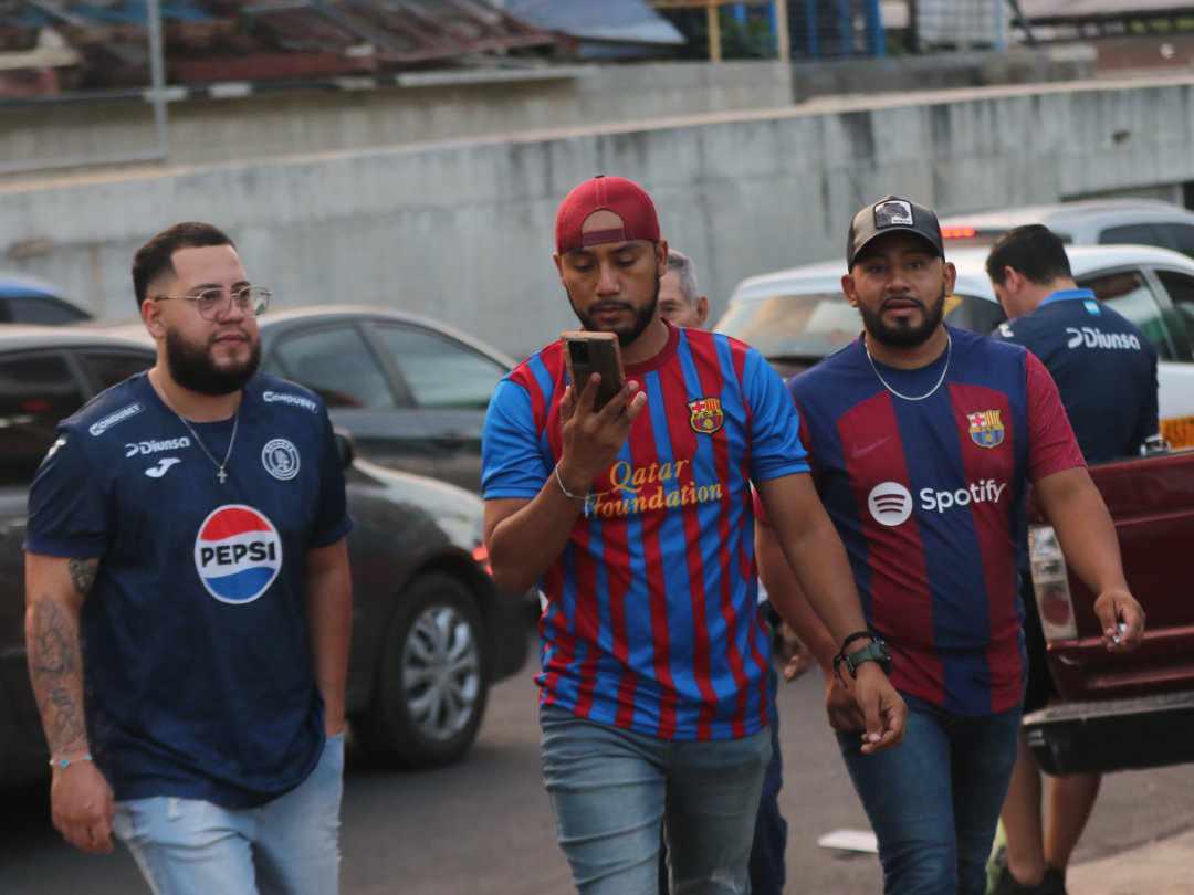 Llegó un campeón, sorpresa de la ´Revo´ y bonito ambiente previo al Motagua vs Real España